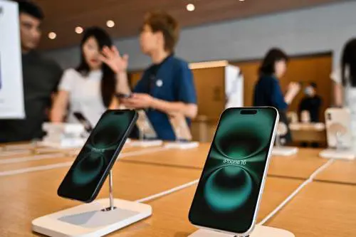 Dagli iPhone al cinema: la guerra commerciale già fa danni agli States