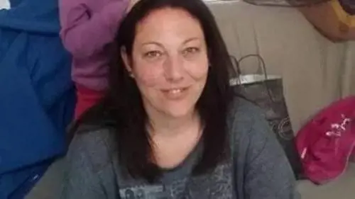 Cade dal balcone e muore. Denunciò maltrattamenti: il compagno è ricercato