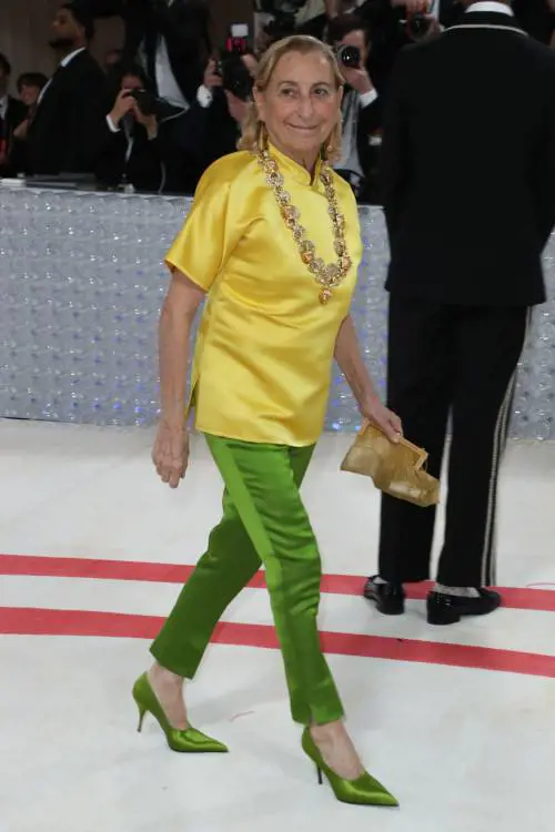 Versace torna in Italia grazie a Prada