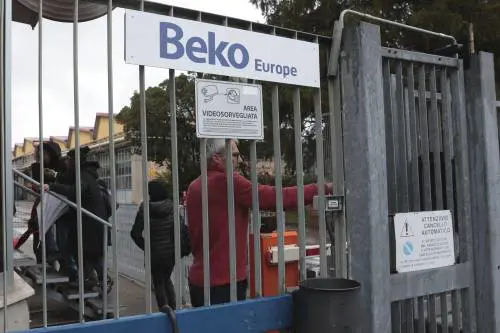 Beko, i lavoratori dicono sì: lunedì firma dell’accordo al Mimit