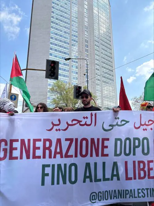 Il corteo anti Israele a Milano