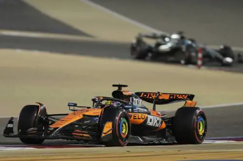 F1, in Bahrain assolo di Piastri. Passi avanti Ferrari, Leclerc 4°, Hamilton 5°