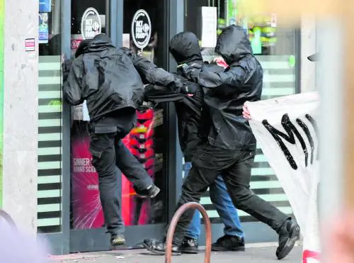 Minacce di morte e violenze pro Pal. Per la sinistra non è successo nulla