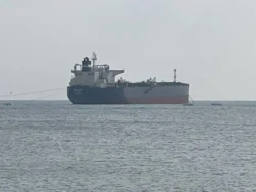 Il retroscena esclusivo sulla nave fantasma di Putin: come l'hanno attaccata