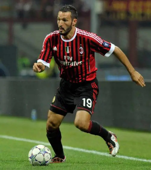 "Mi raddrizzeranno le gambe": Zambrotta si opera, cosa succede all’ex terzino