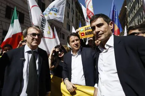 Le missioni estere viste da sinistra: cinque partiti, cinque mozioni