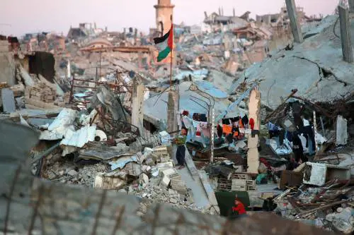 Gaza, l'Ue bacchetta Israele. Si tratta per liberare 10 ostaggi