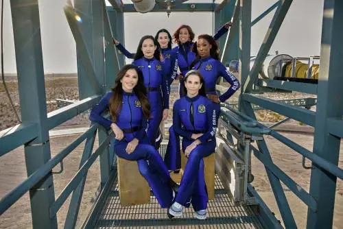 Lady Bezos, Katy Perry e le turiste stellari. Un successo il volo nello spazio al femminile