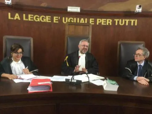 Visibilia, i giudici stroncano i pm: "Accuse incomprensibili, riscrivetele"