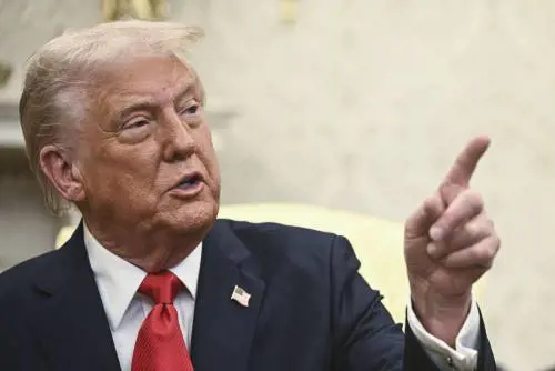 Gli applausi a Draghi (e quelli a Trump), la balla su Meloni e Saman: quindi, oggi...