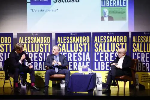Fazzolari: "Giorgia in America tutelerà gli interessi occidentali"