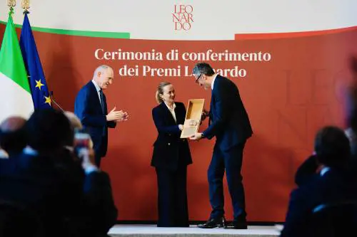 Meloni da Donald. "Momento difficile, ma faremo del nostro meglio"