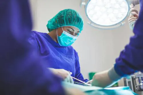 La morte ti fa bella, così un ritocchino made in Turchia può costare la vita