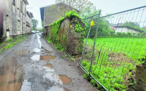 Violentata a 14 anni da un nordafricano conosciuto sui social. Gli abusi e le botte