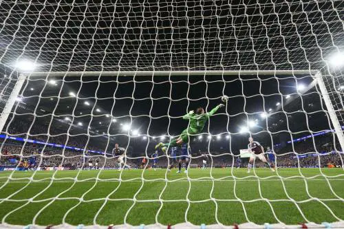 "Grazie Gigio": Donnarumma eroe della Champions, salva il Psg con tre "miracoli"