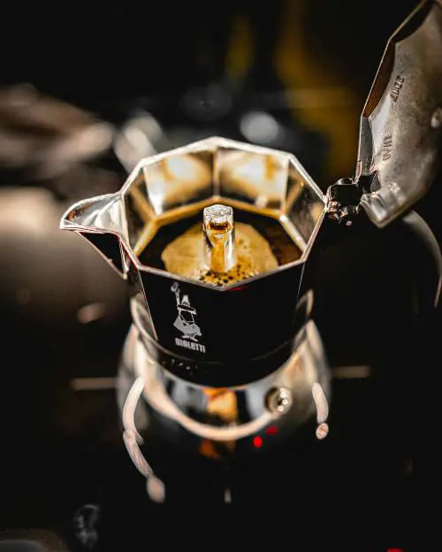 Bialetti ai cinesi, l'omino coi baffi saluta il Belpaese