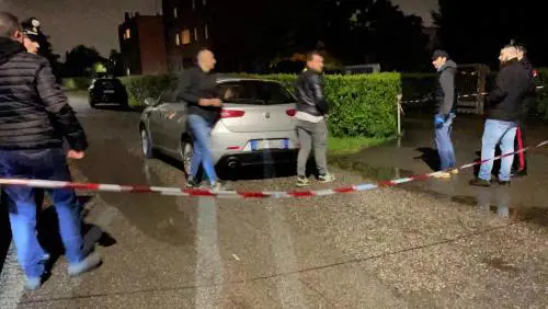 Agguato nell'auto: il marito la uccide a coltellate