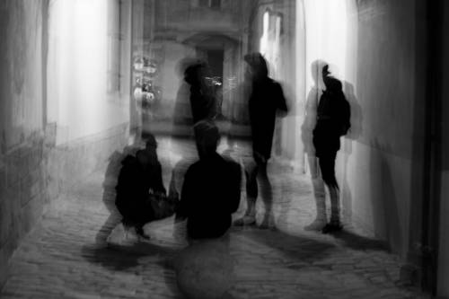 La violenza colpisce maschi e femmine