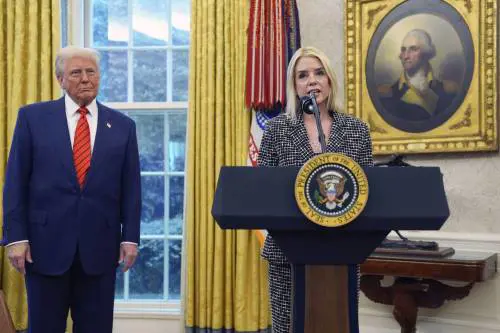 "Stop alle trans nelle gare femminili". Trump fa causa al Maine