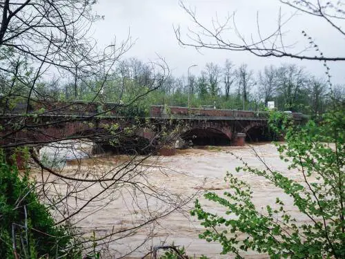 Il maltempo si accanisce sul Nord Italia: fiumi in piena, frane e smottamenti