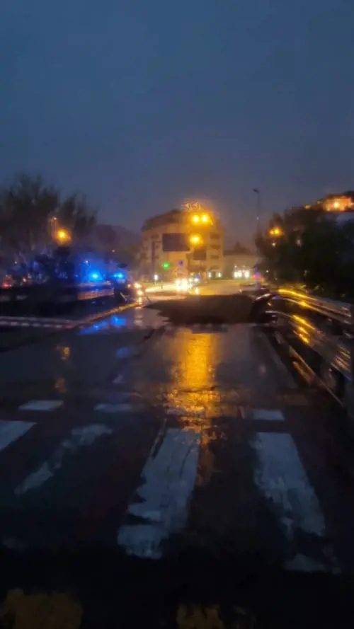 La voragine apertasi a Vicenza a causa del maltempo