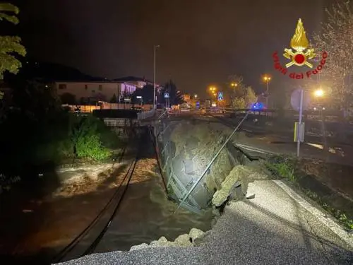 Padre e figlio inghiottiti dal torrente