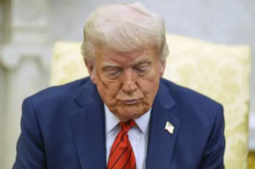 Trump pronto a trivellare l'oceano per estrarre terre rare