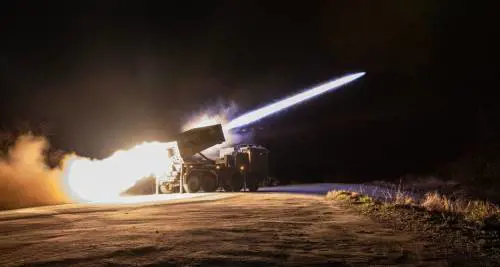 Mezzi militari, obici K9A1 e lanciarazzi Chunmoo: cosa succede lungo il confine in Corea