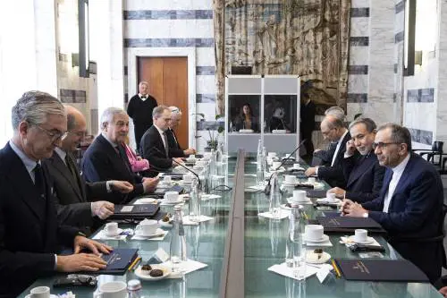 Vertice Iran-Usa a Roma. Teheran: "Non ci arrendiamo, noi qui per un accordo"