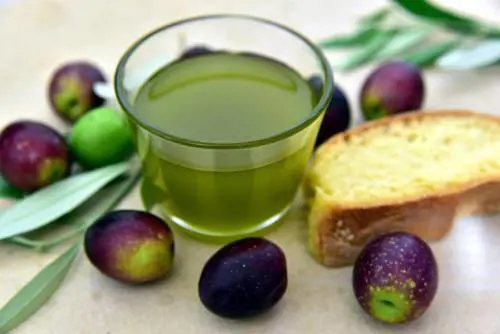 Olio extravergine d’oliva contro colesterolo cattivo e aterosclerosi