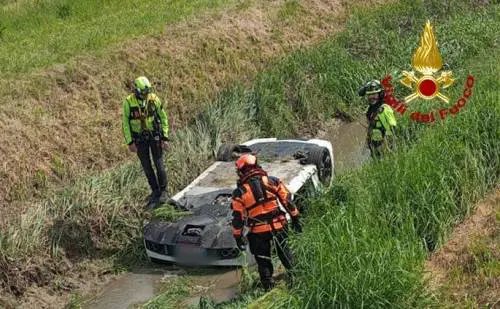 Lo schianto con la Lamborghini che finisce nel fosso, morto l'imprenditore Luca Polito