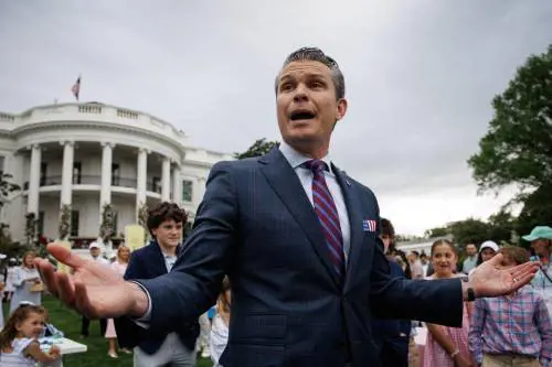 Hegseth nei guai per un'altra chat