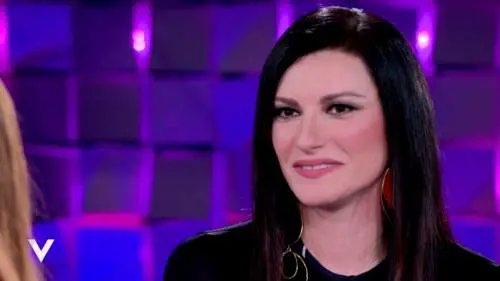 Laura Pausini choc: “Una fan si è chiusa nella mia valigia”