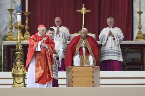 Il Re dei cardinali che darà l'estremo saluto al Pontefice