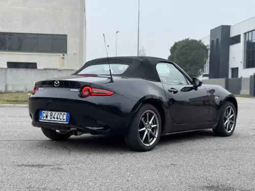 Mazda MX-5 1.5: guarda la gallery del restyling 2025