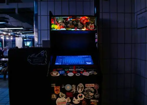 Black Mirror, videogiochi anni '80 e pirateria all’italiana: la storia che non ti hanno mai raccontato