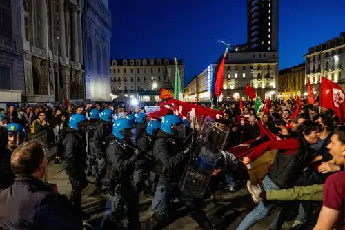 La piazza rossa della violenza