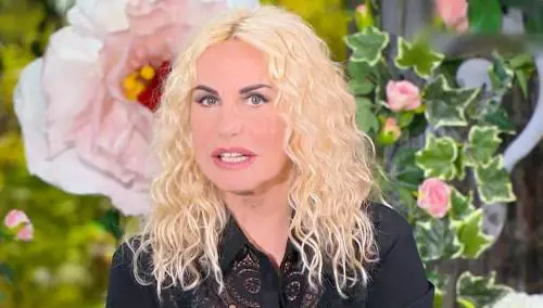 Problemi di salute per Antonella Clerici, la confessione in diretta: "Ecco cos'ho"