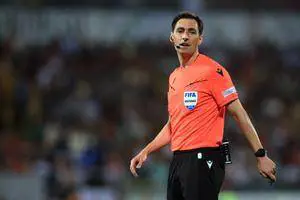 Attaccato dalla tv del Real. E l'arbitro scoppia a piangere