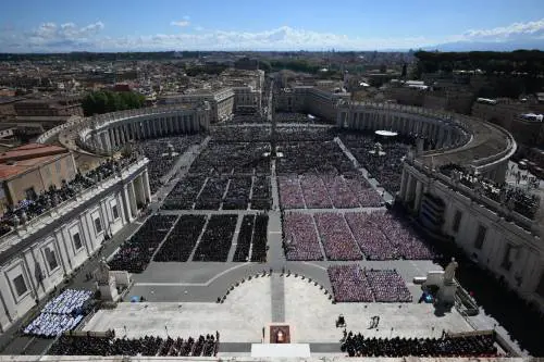 Piazza San Pietro stracolma per le esequie di Papa Francesco