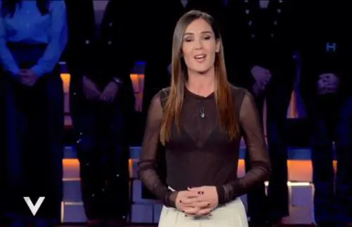 "Ecco perché andiamo in onda". Silvia Toffanin apre Verissimo con un omaggio al Papa