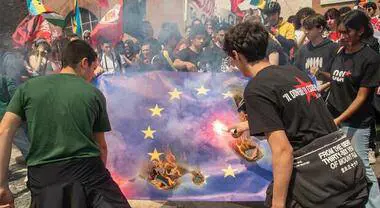 La sinistra brucia perfino la sua Europa