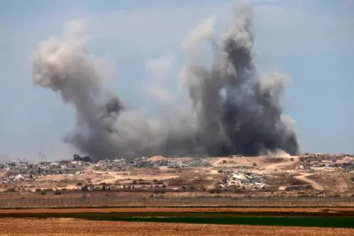 Gaza, "progressi" sulla tregua. Ma l'Idf torna a bombardare Beirut