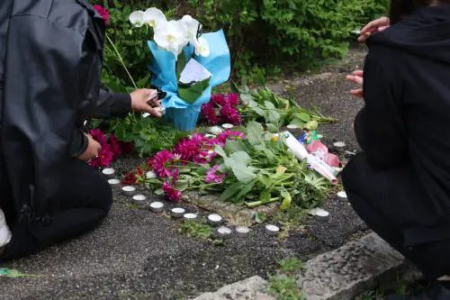 Ucciso a 19 anni al termine di una lite. La fidanzata: "Aggredito e picchiato"