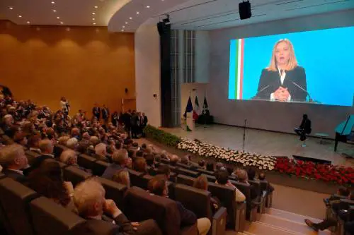 Meloni: "Ragazzi, non seguite falsi profeti"