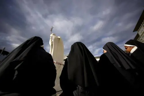 Tenta di abusare di una suora che badava alla madre. Rischia 8 mesi di carcere