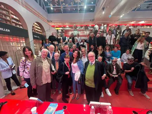Il Paese Azzurro, il nuovo libro per riscoprire l'Italia più autentica di Beppe Convertini