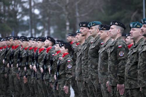 Kit e manuale di sopravvivenza: così la Polonia prepara i suoi cittadini alla guerra