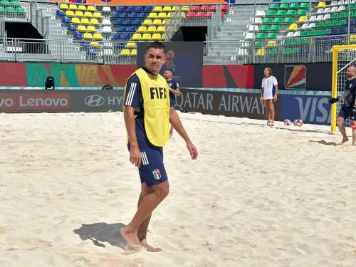 I Mondiali di beach soccer alle Seychelles: l’Italia vicecampione in carica sfida nel girone Oman, Brasile ed El Salvador e si affida a Josep Jr.