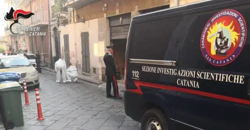 Giù dal balcone: uccide la figlia di 7 mesi